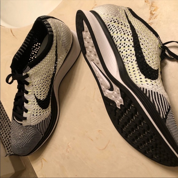 Nike shoes (SOLD) - Picture 4 of 5